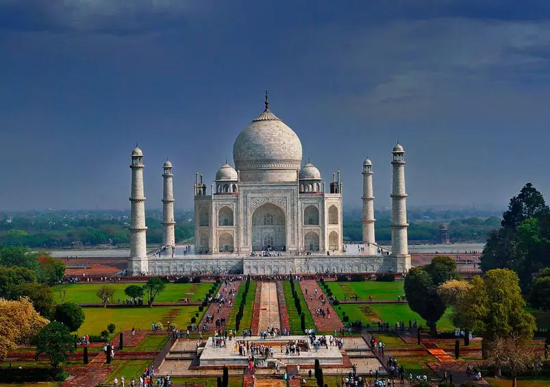 Top Attractions to Visit Along with Taj Mahal