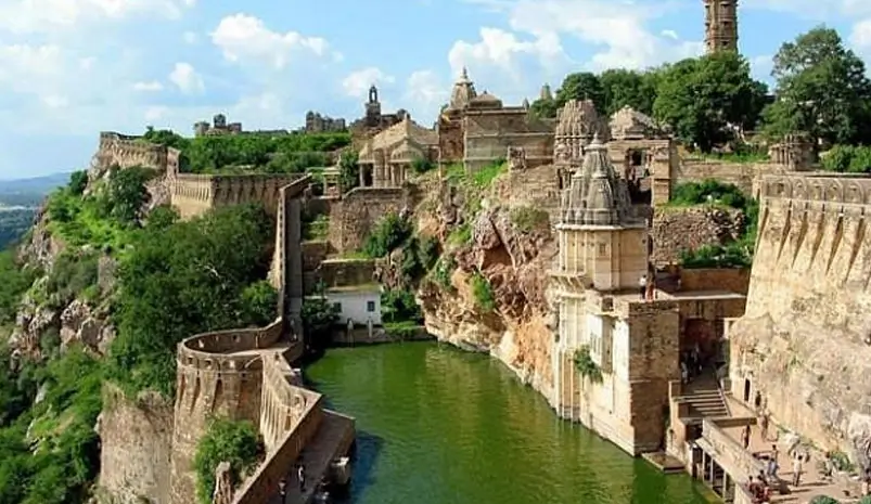 The Most Scenic Road Trip Routes Across Rajasthan with a Private Car & Driver