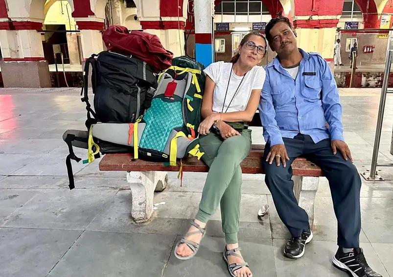 Train vs Private Car in India – Which Is Better for Foreign Tourists?