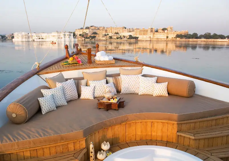 Udaipur Honeymoon Tour with Luxury Lake Palace Stay – Romantic Travel Guide