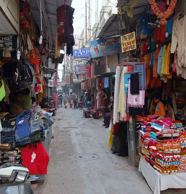 Delhi Shopping Tour with Fashion Streets, Handicraft Markets and Local Bazaars