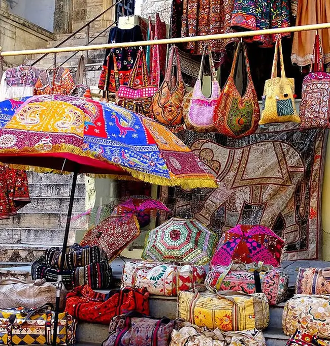 Jaipur Handicraft and Jewelry Shopping Tour with Local Bazaar Visits