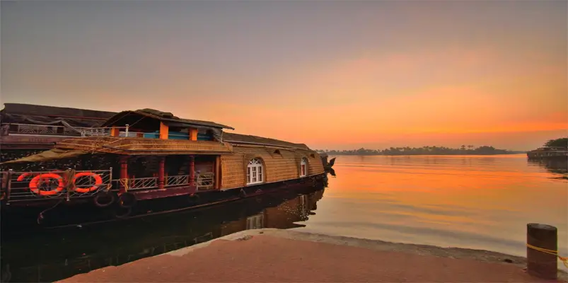 kerala-backwaters-the-most-iconic-experience-in-south-india