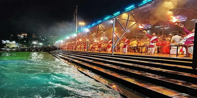 triveni-ghat-witness-the-sacred-ganga-aarti